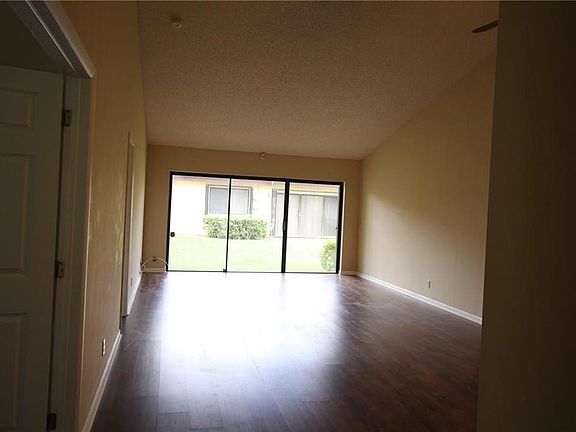 4th image of 7225 Solandra Ln #1