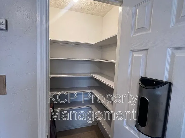 10511 Meandering Way — Photo 14