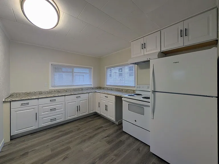 330 Roosevelt Ave — Photo 26