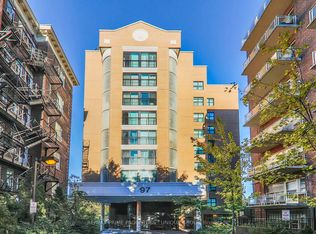 97 Lawton Blvd #202, Toronto, ON M4V 1Z6