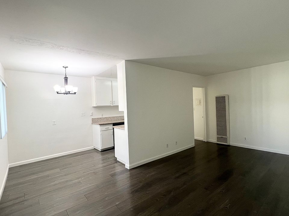 1st image of 212 E Elmwood Ave APT L