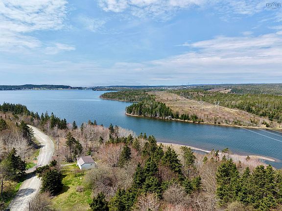 2nd image of 499 Corbetts Cove Rd