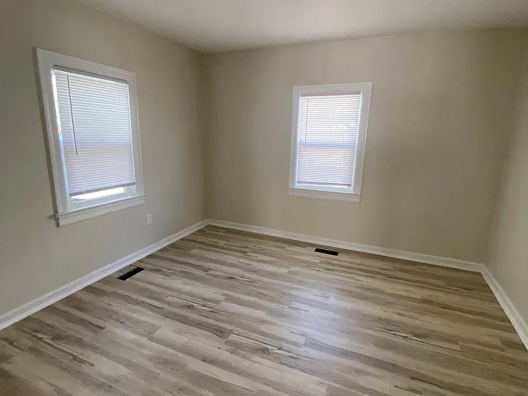 317 W Smith St — Photo 10