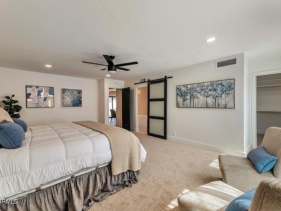 3rd image of 122 W Braeburn Drive