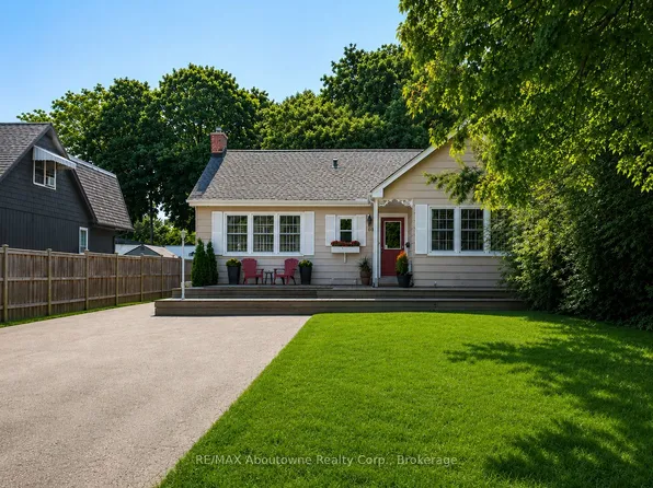 938 King Rd, Burlington, ON L7T 3L3
