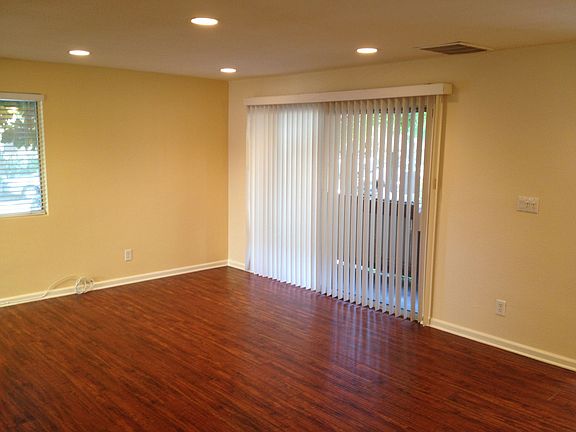 5th image of 20203 Cohasset St Unit 5