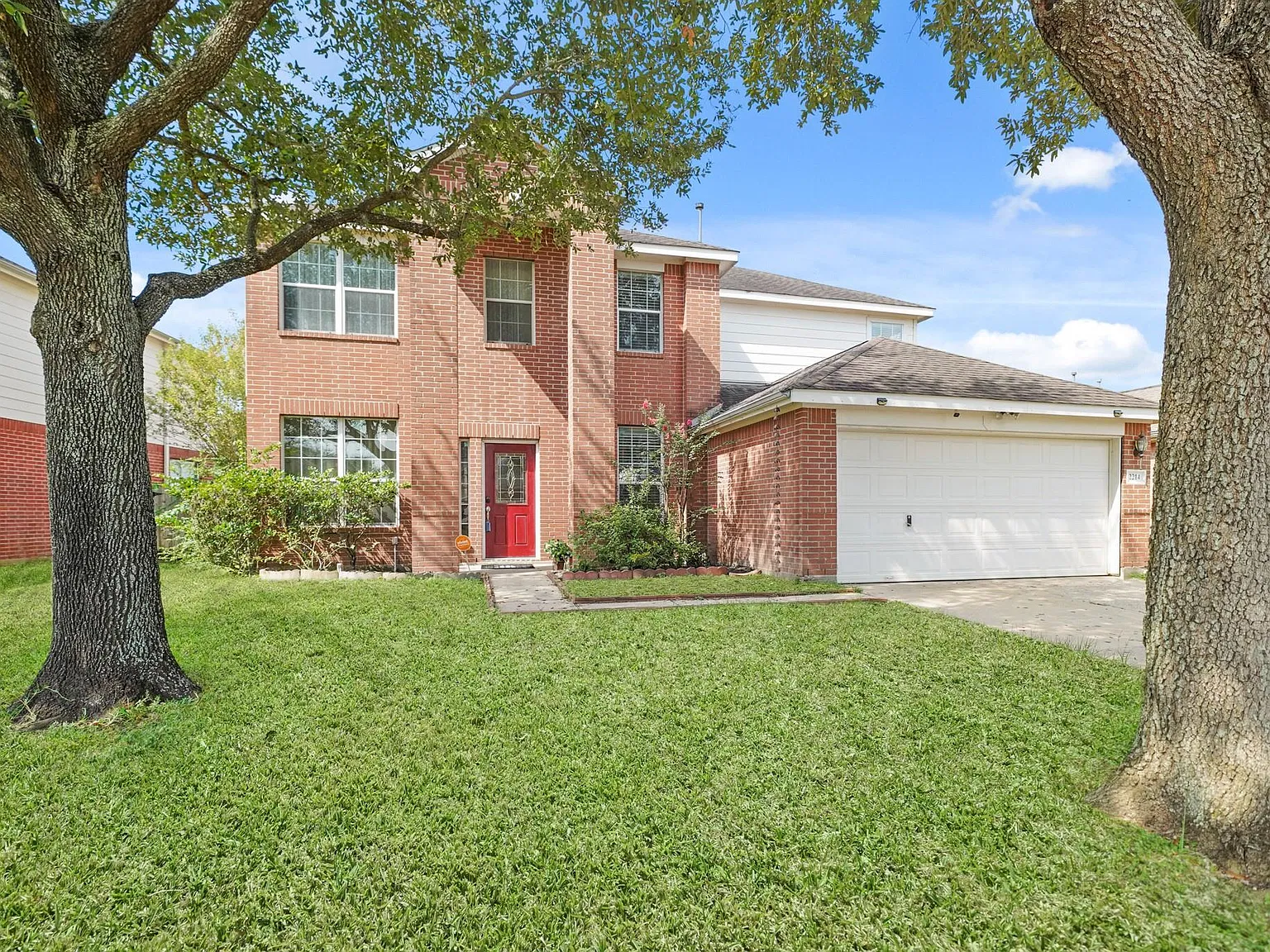4 bed, 2.5 bath, 3376 sqft, $2,500 — Photo 1