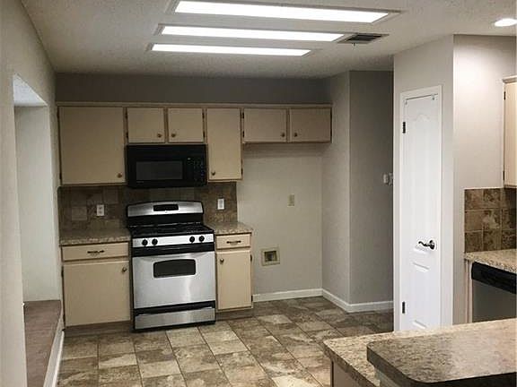 5th image of 1304 Tremont Dr