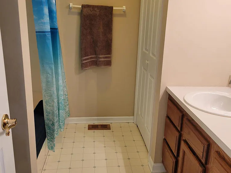 111 Gilford Ter — Photo 30