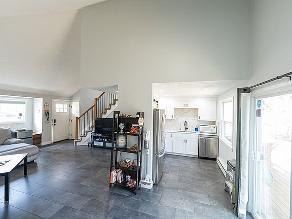 5th image of 38 Hapgood Rd