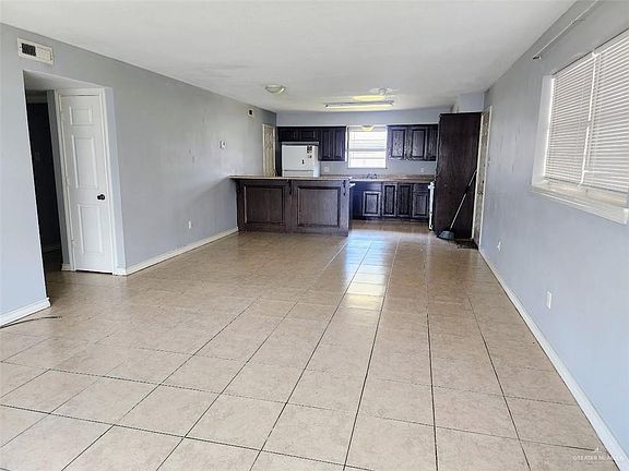 3rd image of 1509 W Nolana Ave