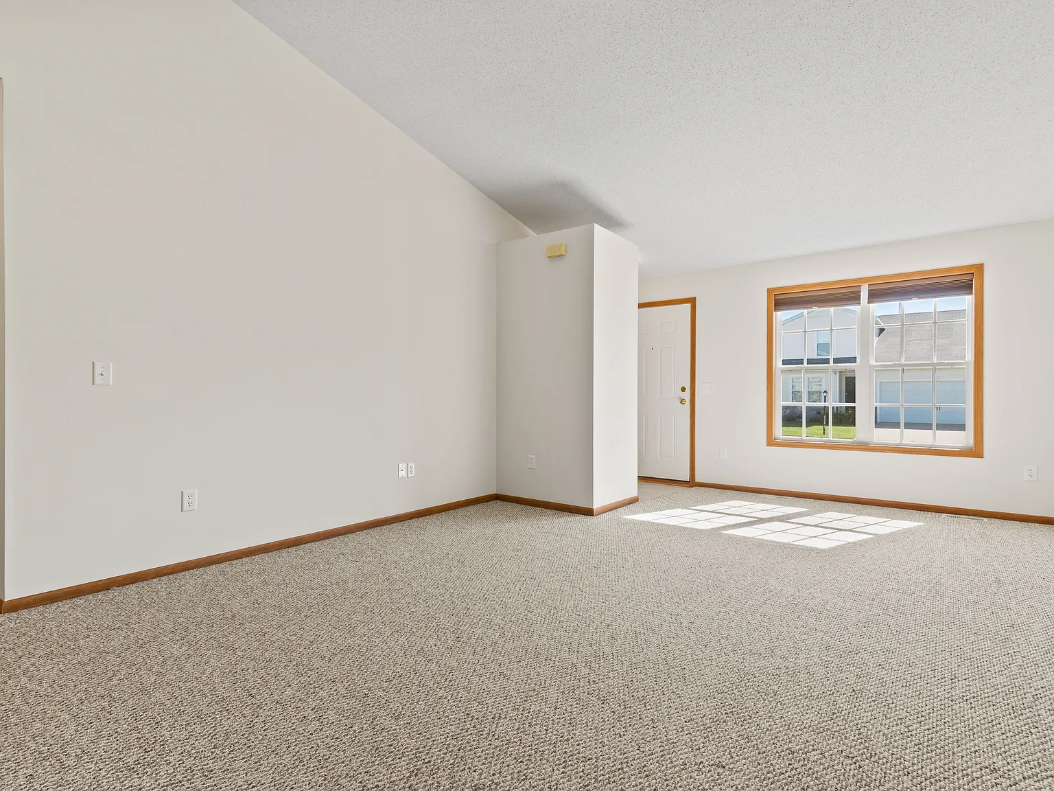 Woodland Creek Townhomes - Saginaw, MI — Photo 3