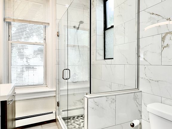 3rd image of 38 W Hamilton Pl APT 4R