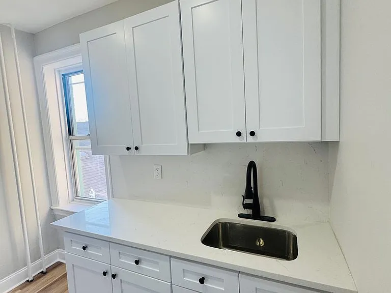 863 Avenue C — Photo 1