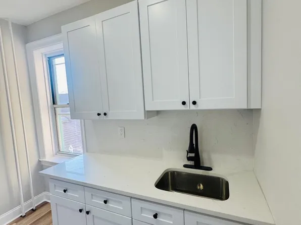 Stunning Building 1bed/ 1bath unit available.