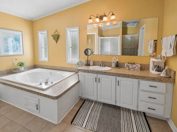 7990 Floral Ridge Cir, Keystone Heights, FL 32656