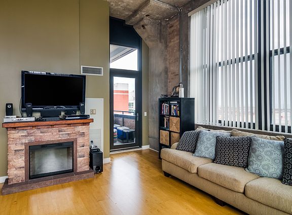 5th image of 320 E 21st St Unit 610