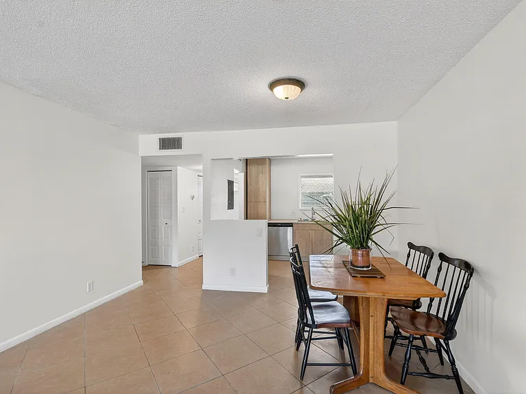 200 Waterway Dr S #104 — Photo 7