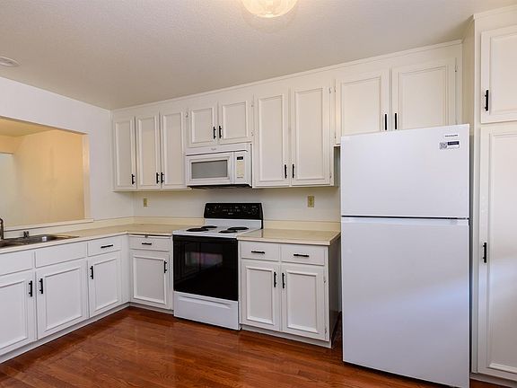 2nd image of 872 Arlene Way