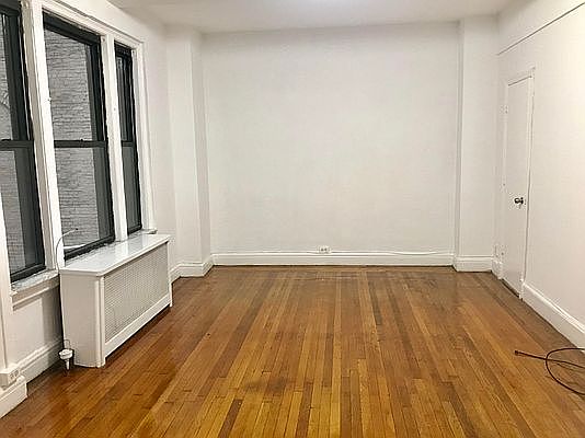 1st image of 135 E 50th St APT 2M