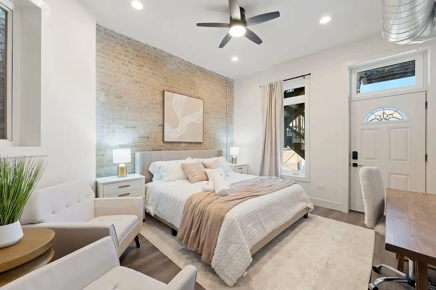 2 bed, 2.0 bath, 1194 sqft, $4,492 — Photo 2