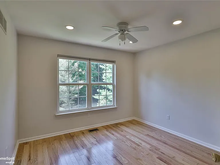 8149 Cross Creek Cir — Photo 30