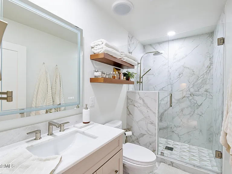 1708 E Montebello Ave — Photo 4