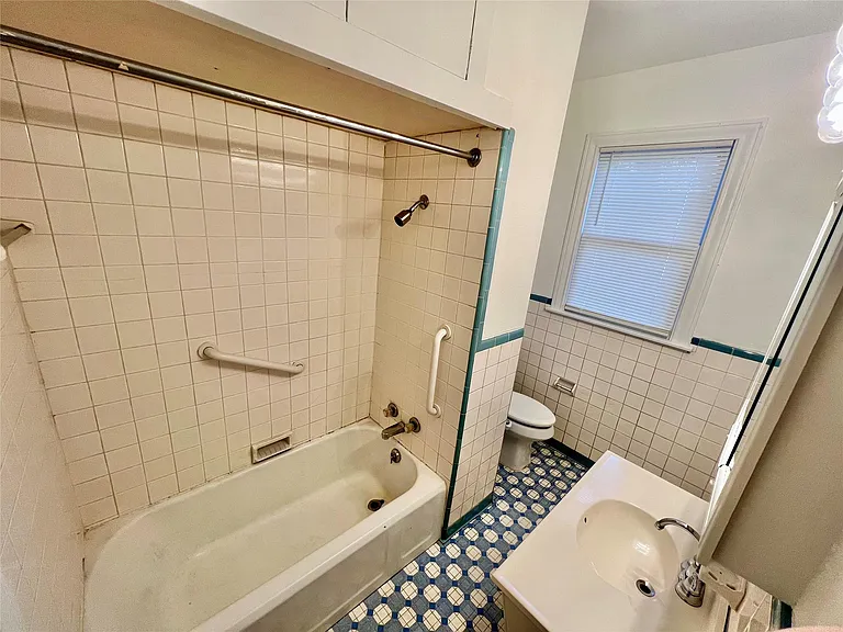 302 Park Ln — Photo 9