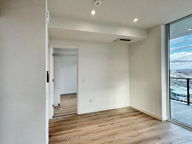 741 King St W #912 — Photo 10