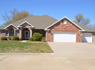 955 W Drake St, Bolivar, MO 65613