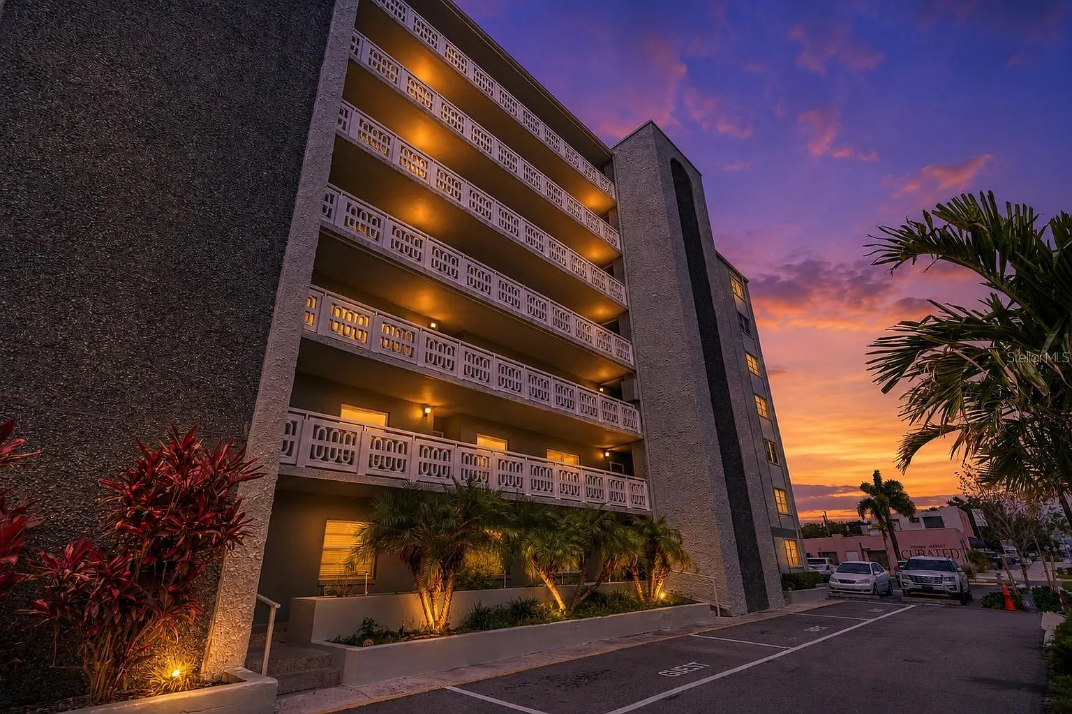 2 bed, 1.0 bath, 1085 sqft, $2,300 — Photo 1
