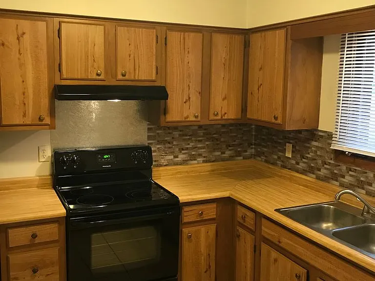Immaculate Updated 2 Bedroom 1 bath — Photo 21