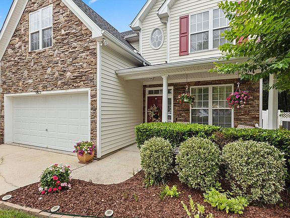 3rd image of 8035 Marsh Hollow Dr