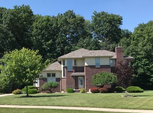 740 N Edgewood Ln, Angola, IN 46703