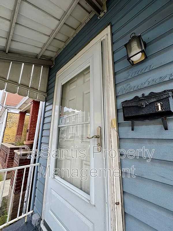 1 bed, 1.0 bath, $1,300 — Photo 3