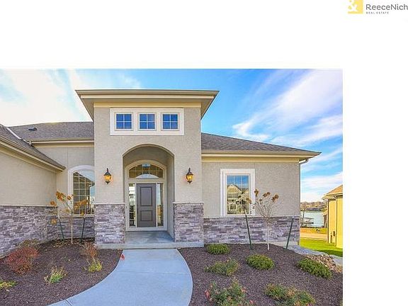 King Building - The Mitchell Reverse 1 1/2 Story. The images are from a different model. Please inqu