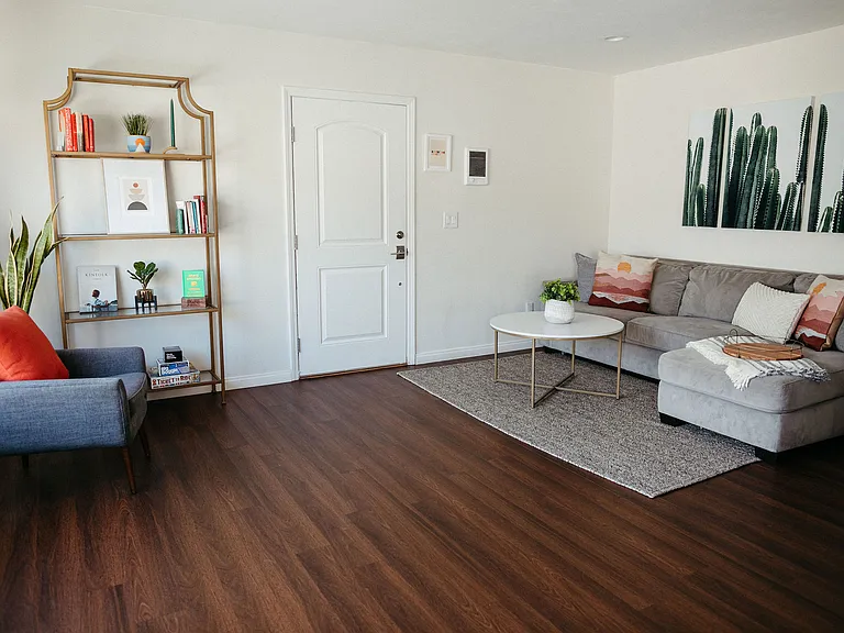 4588 Winona Ave — Photo 4