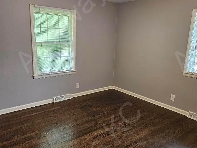 7508 Maple Ln — Photo 10