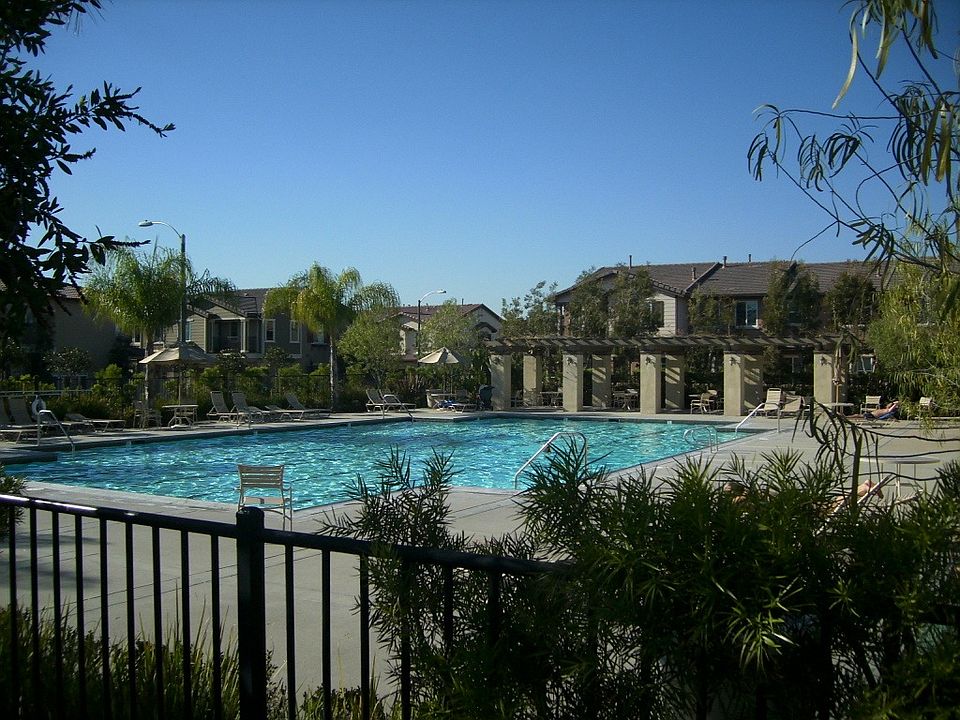 2nd image of 352 W Cork Tree Dr
