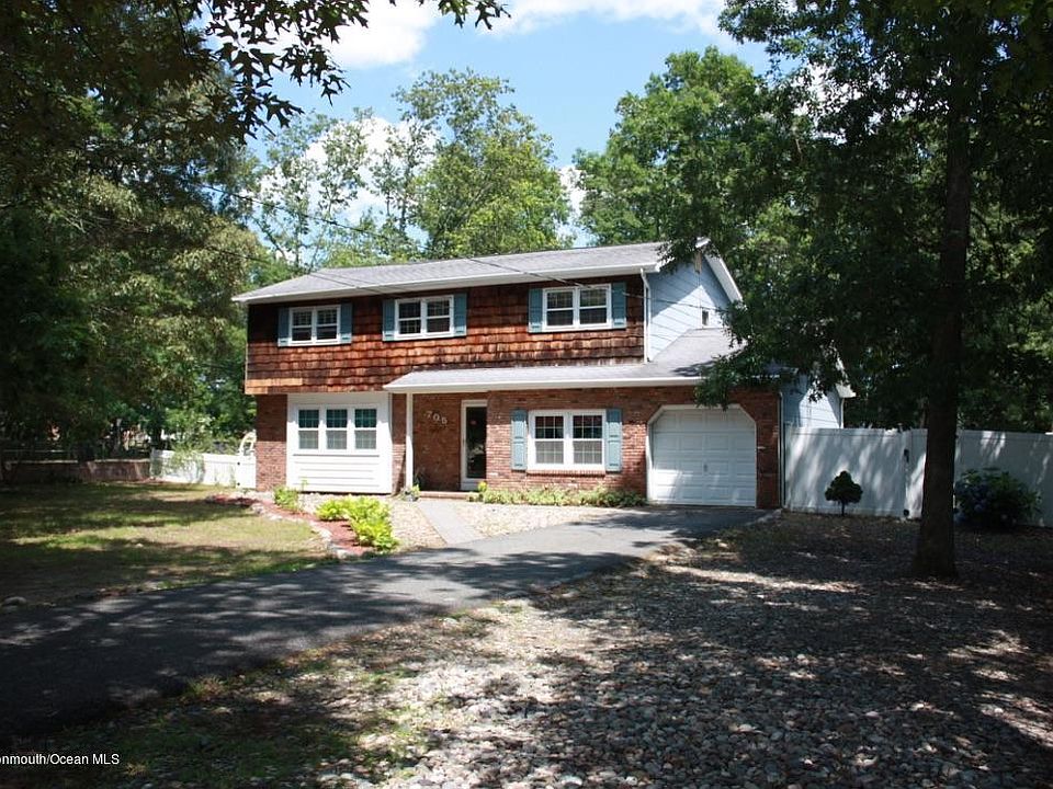 1st image of 705 Vaughn Ave