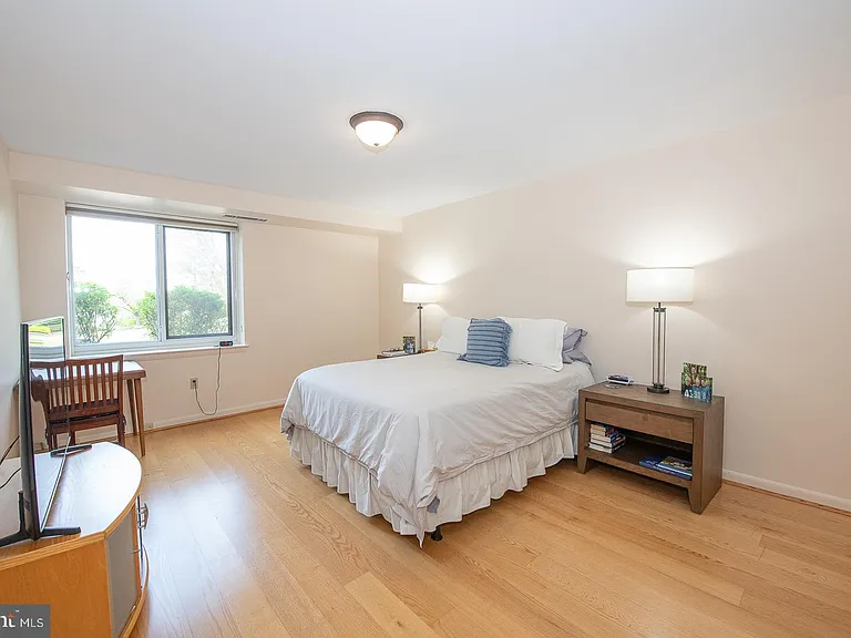 1637 Oakwood Dr #S122 — Photo 8