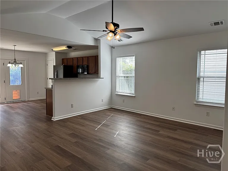 115 Fox Glen Ct — Photo 3