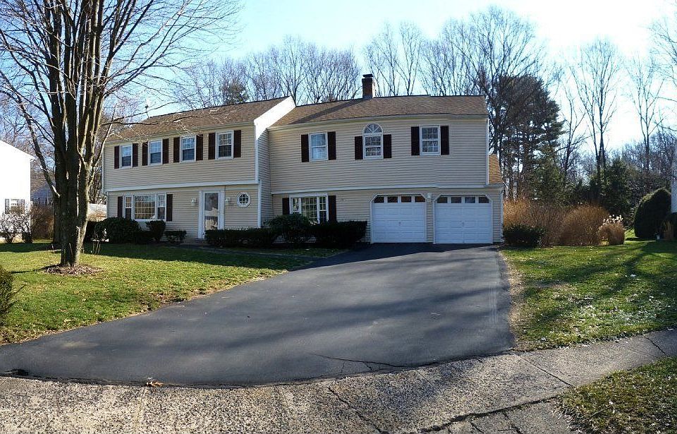 For Sale: 10 Briarwood Circle, Cheshire, CT 06410