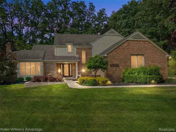 46914 Woodbend Ct, Northville, MI 48167