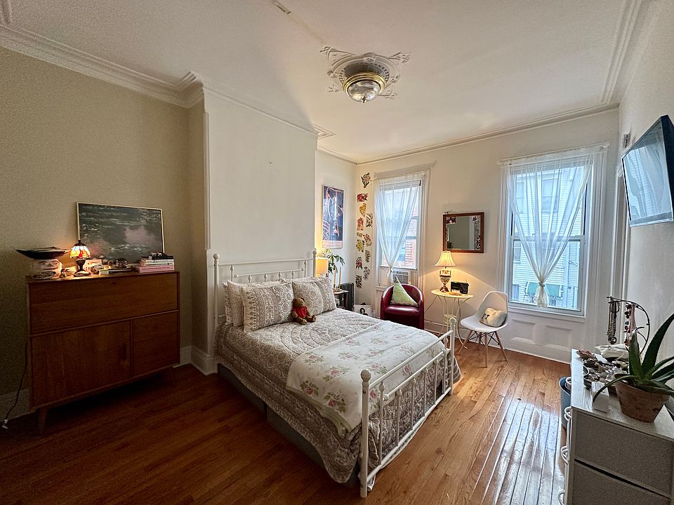 1st image of 36 Lawton St APT 3