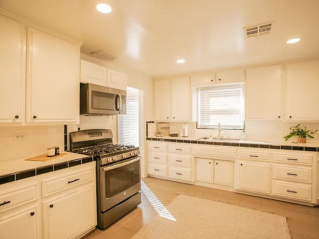 320 Lincoln St #B — Photo 14