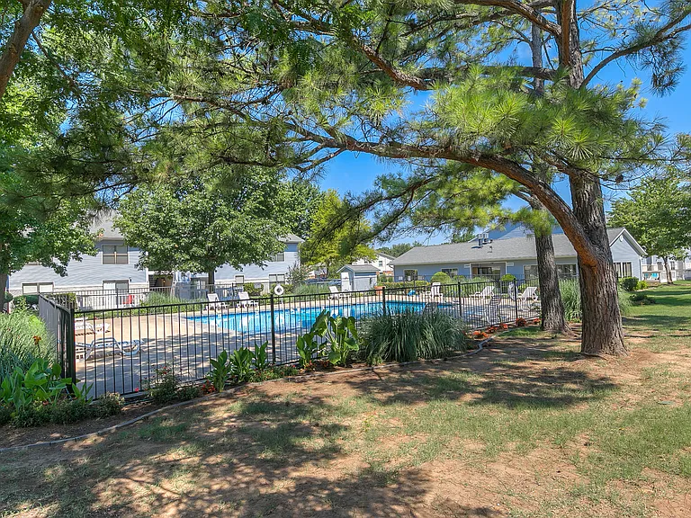 Norman Apartments — Photo 36