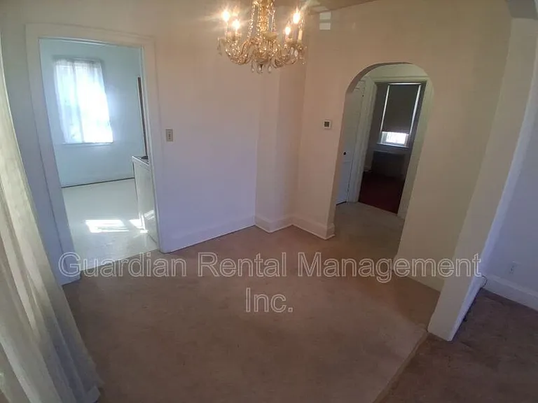 166 Court St S — Photo 5