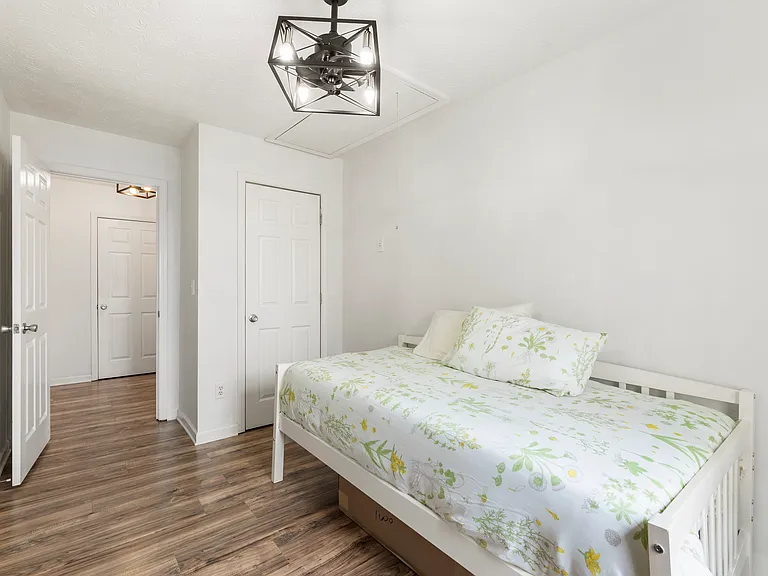 2425 Belaire Dr — Photo 11