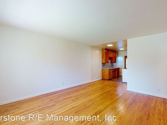 5th image of 908 E Chevy Chase Dr #I